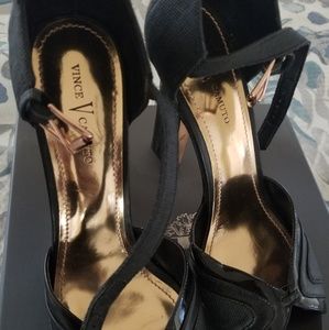 Am selling a Vince Camuto shoe